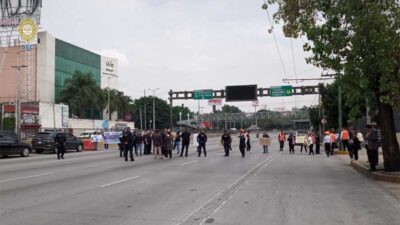 Bloqueo sobre Circuito Interior, cerca del AICM.