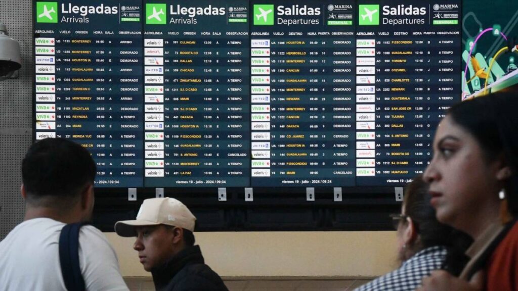 Aerolíneas piden confirmar estatus de vuelos por tormenta John.