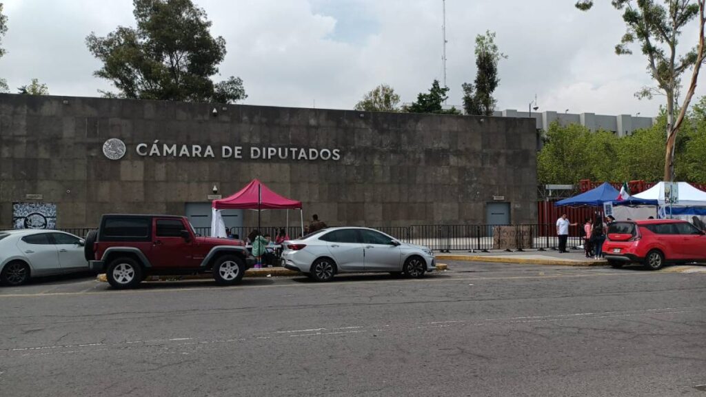 Trabajadores del Poder Judicial bloquean Cámara de Diputados y calles cercanas.