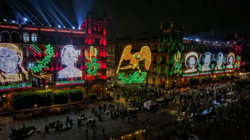 Alumbrado en el Zócalo de la CDMX