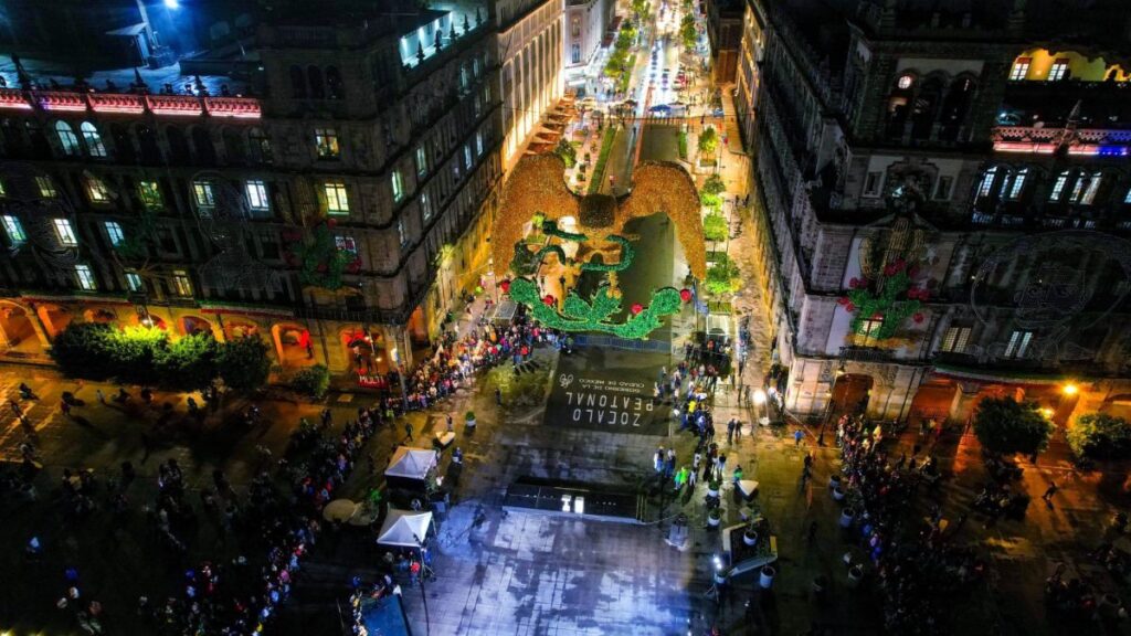 Alumbrado en el Zócalo de la CDMX