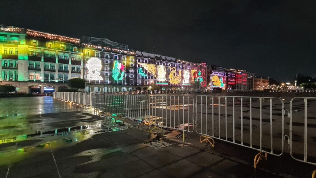 Alumbrado en el Zócalo de la CDMX