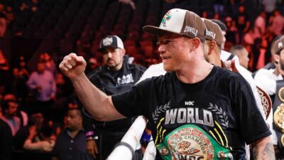 Canelo Álvarez al final de su combate contra Edgar Berlanga