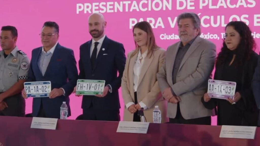 SICT presenta placas para vehículos eléctricos de carga y pasaje