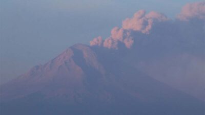 Se pronostica posible caída de ceniza del volcán Popocatépetl.