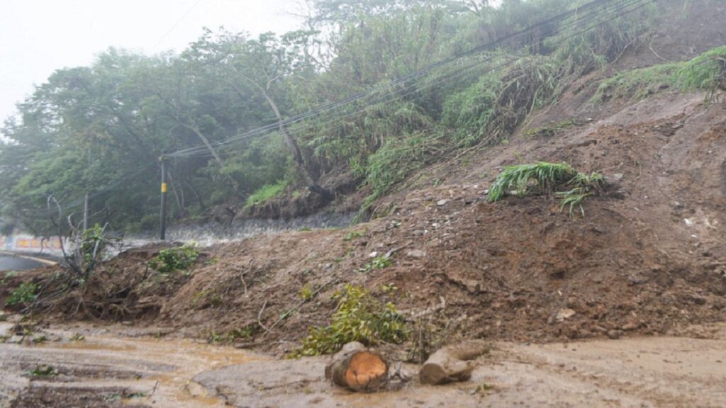 cerrada-la-autopista-cuernavaca-acapulco-por-lluvias-y-deslaves