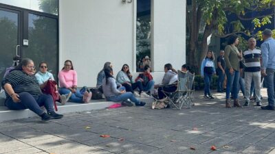 CNTE en Michoacán toma y protesta en bancos, alcaldías y oficinas de rentas