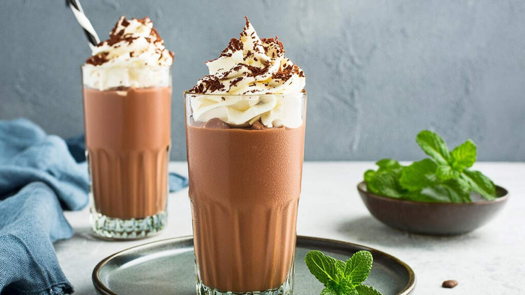 Te decimos cómo preparar una malteada de chocolate para celebrar su día