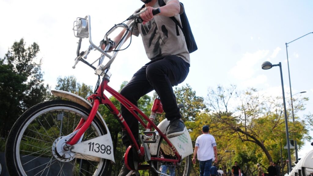 ¡Estudiantes sobre ruedas! Ecobici ofrece descuento a jóvenes en CDMX