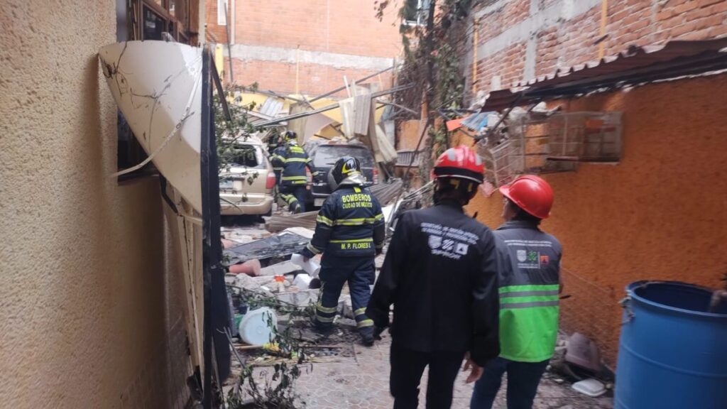 Autoridades revisan predio dañado por explosión en Coyoacán