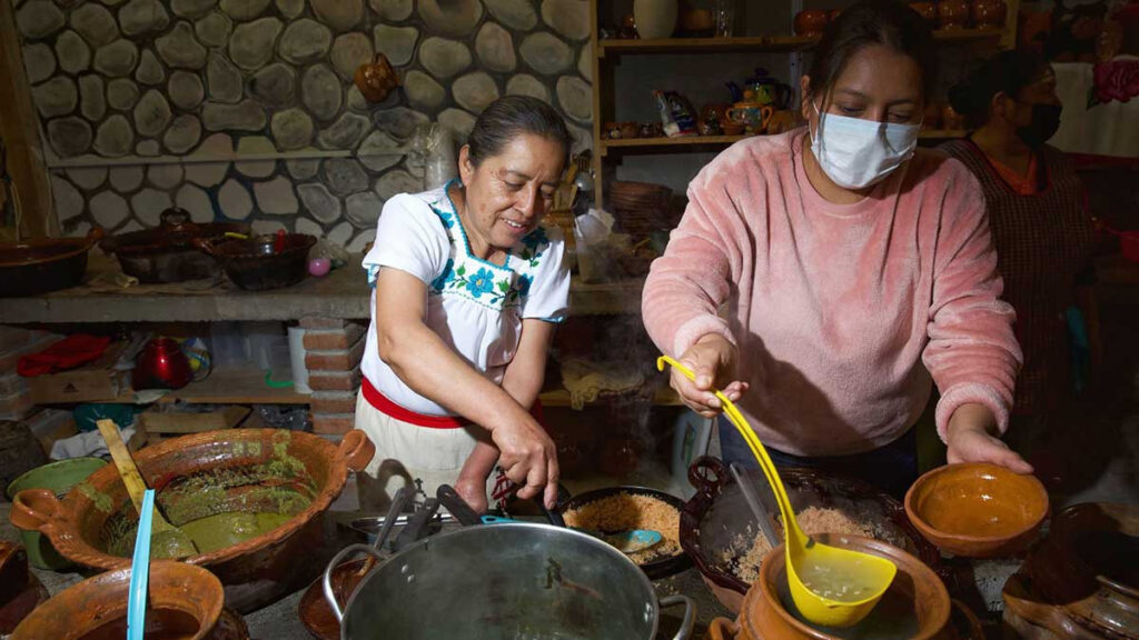 Gorditas y chinicuiles, cocinera tradicional lleva la gastronomía del Valle del Mezquital a Las Vegas