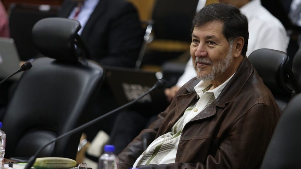 Gerardo Fernández Noroña acusa agresión e intento de robo en el AICM