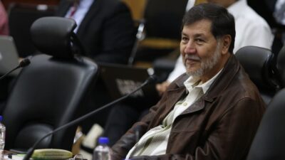 Gerardo Fernández Noroña acusa agresión e intento de robo en el AICM