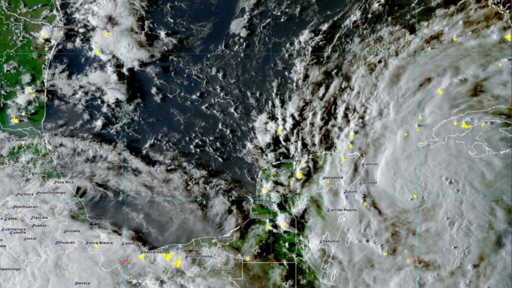 Tormenta tropical Helene se acerca a la Península de Yucatán.