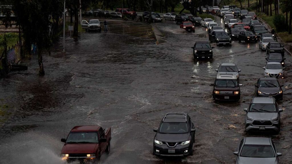 Alerta por lluvias en Cuajimalpa; peligro de inundaciones y caída de ramas.