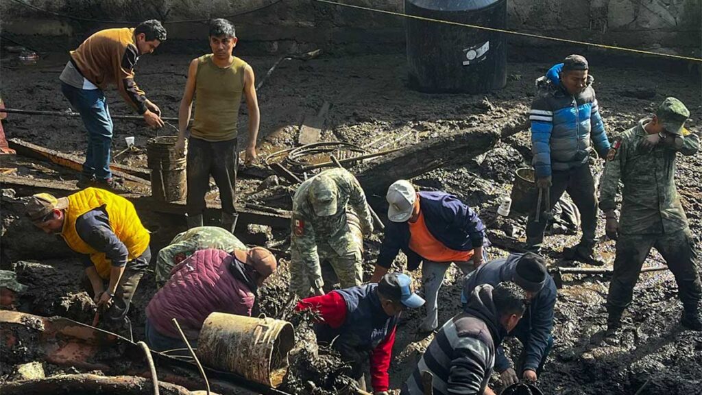 Trabajos de rescate en Jilotzingo.