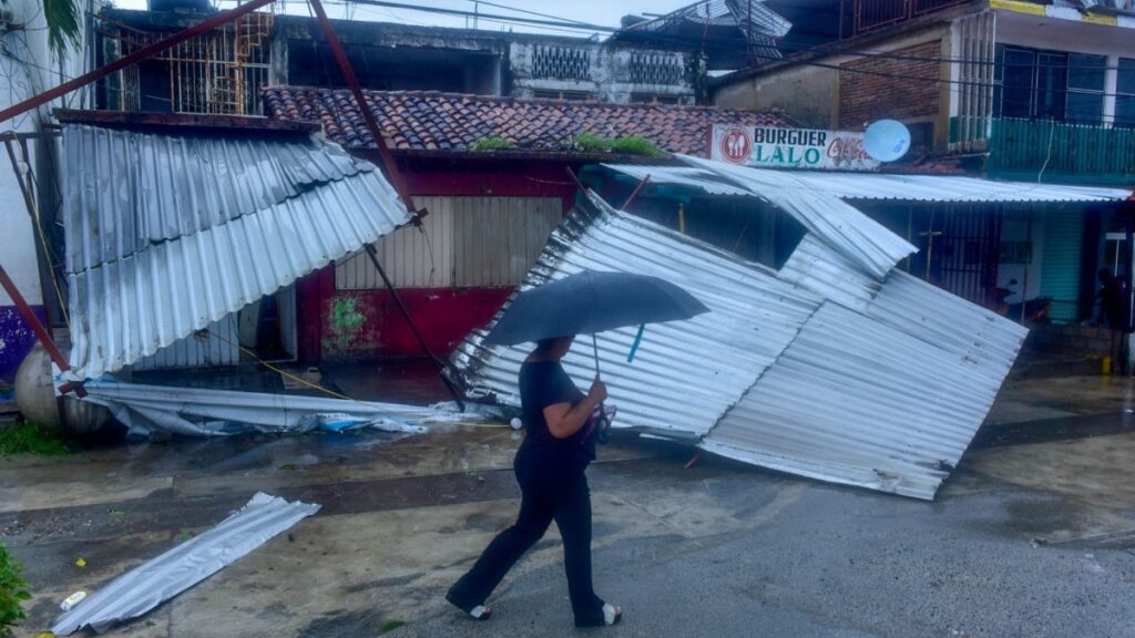 John se reactiva como tormenta tropical; volvería a entrar a Guerrero