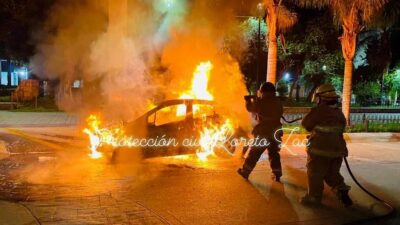 Incendian auto en Loreto