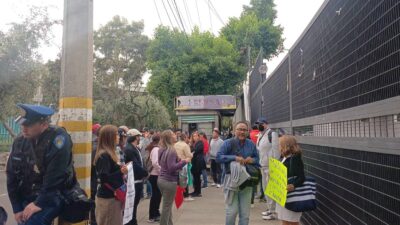 Trabajadores del PJF se manifiesta afuera del INE