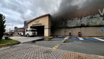 Megaincendio en Walmart de Zapopan, Jalisco.