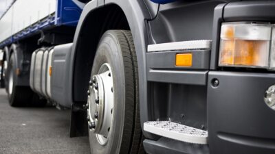 pelea-en-carretera-trailero-se-defiende-de-asaltante-en-la puebla-orizaba