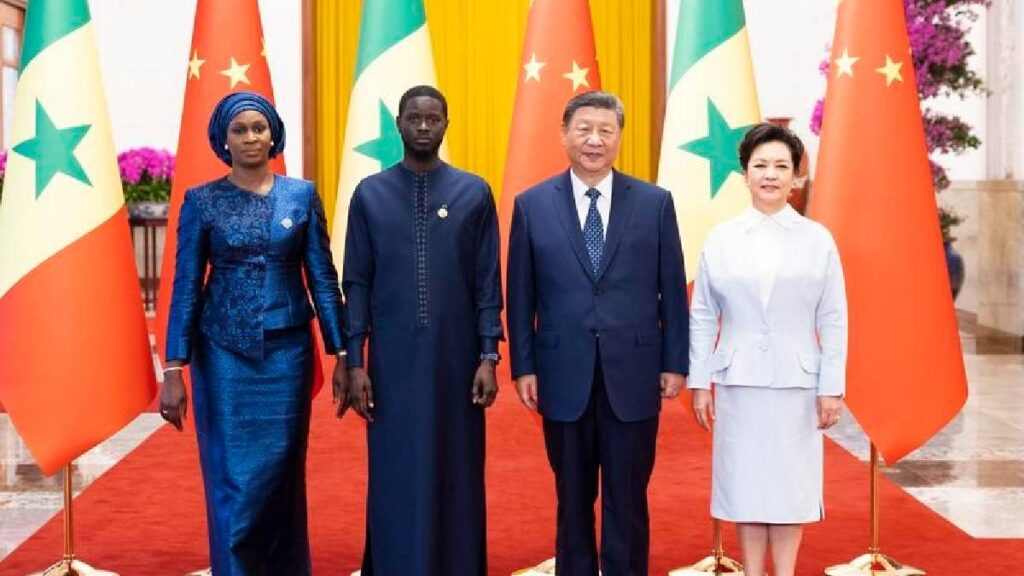 Presidente chino, Xi Jinping, y su esposa, posan con el presidente de Senegal, y su esposa, durante Cumbre 2024 del Foro de Cooperación China-África (FOCAC