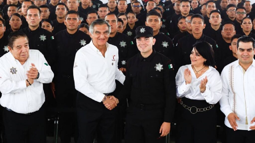 americo-villarreal-encabeza-graduacion-de-cadetes-para-la-guardia-estatal