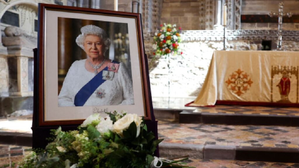 Reina Isabel Memorial Palacio De Buckingham