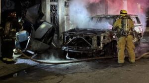 ¿Fue un atentado? Incendian vehículo frente a la casa del alcalde de Tecate