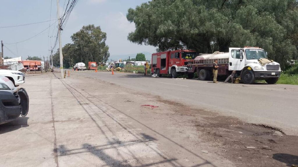 La carretera federal Texcoco-Lechería está cerrada.