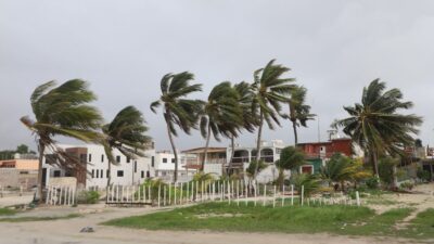 Suspenden clases en Guerrero por tormenta tropical John