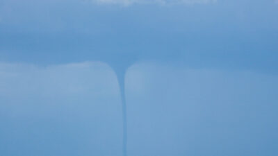 Tornado sorprende a habitantes en Nayarit