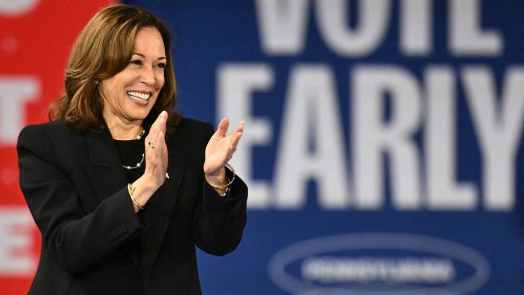 Kamala Harris pide votos al ritmo latino