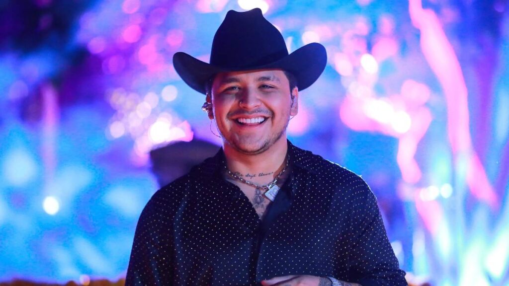 Christian Nodal se encuentra hospitalizad