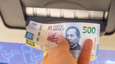 Recibir un billete falso en el cajero automático