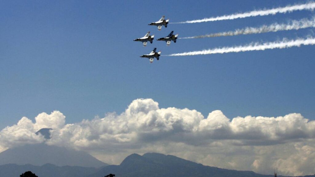 China lanza aviones cerca de Taiwán