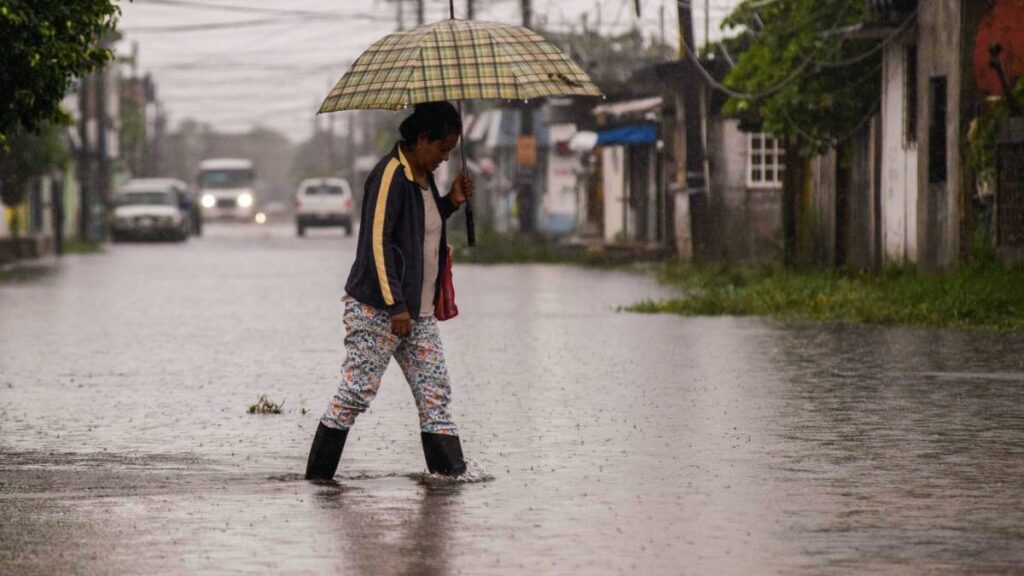 Suspenden clases en municipios de Veracruz por inundaciones