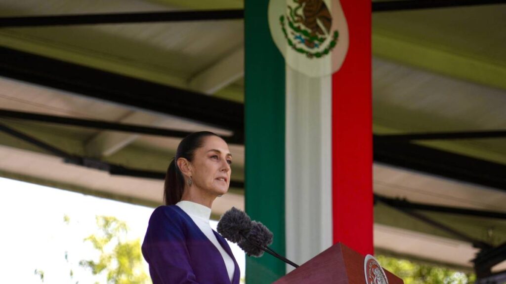 Claudia Sheinbaum saluda a las Fuerzas Armadas