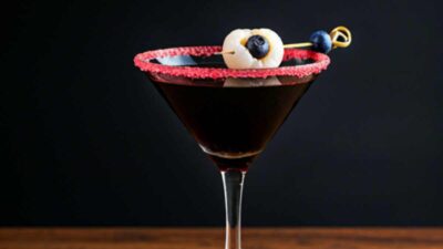 Receta del ojo de cuervo, oscuro coctel para Halloween