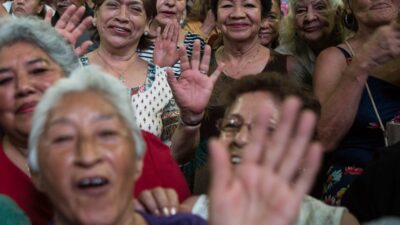 ¿Cómo registrarse para recibir la pensión para mujeres de 60 a 64 años?