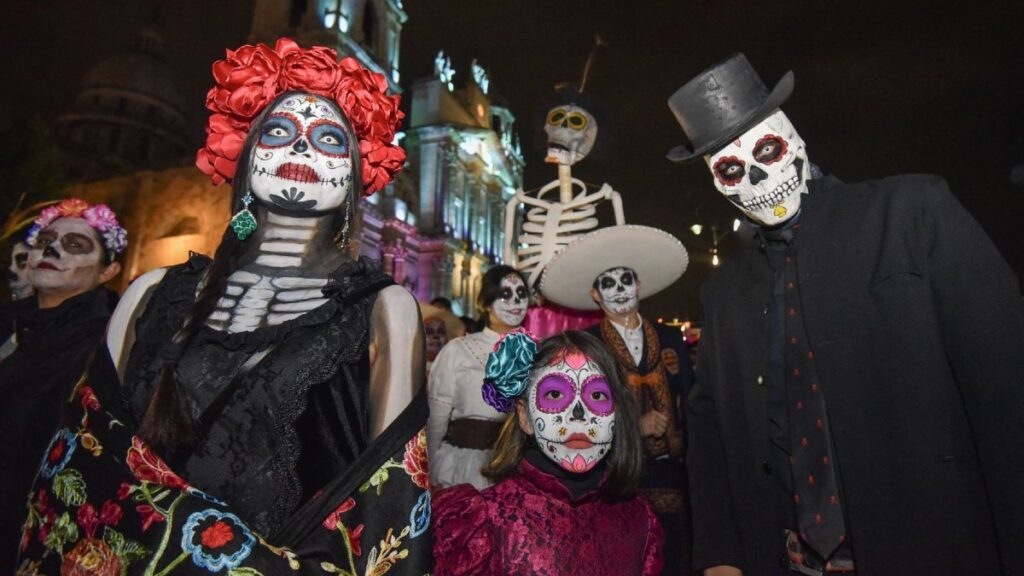 ¡Sal con tiempo! Revisa los cortes viales por los festejos de Día de Muertos 2024 en estos estados