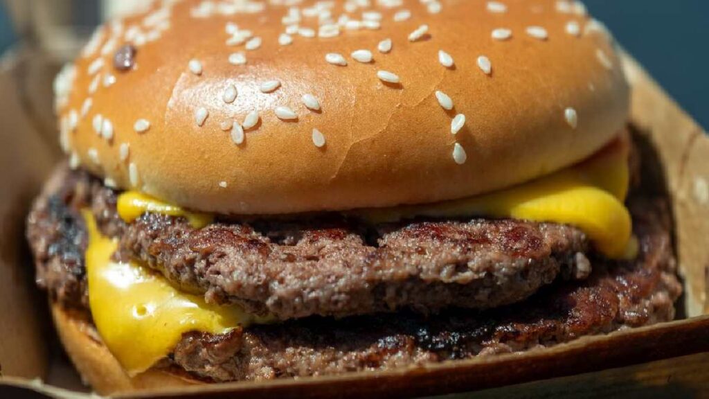 Alerta en 10 estados de EU por hamburguesas de McDonalds contaminadas por bacteria