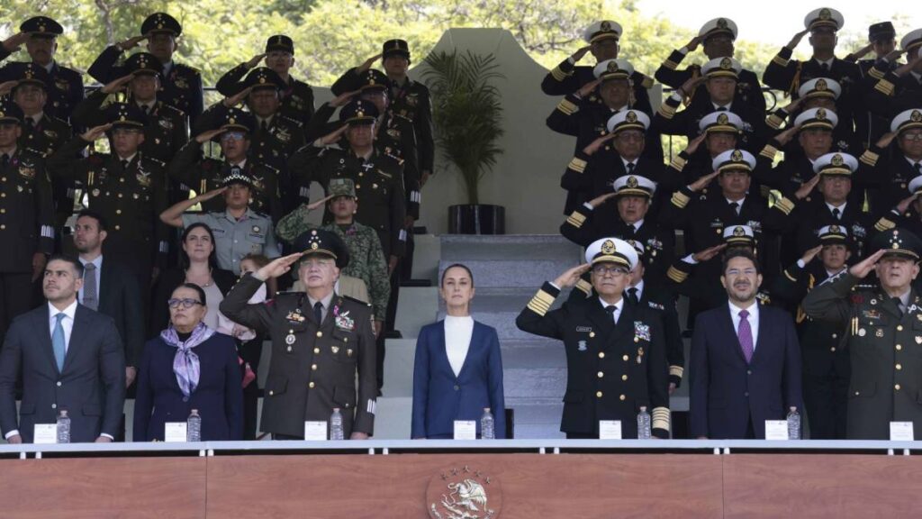 Claudia Sheinbaum saluda a las Fuerzas Armadas