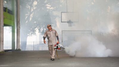 Nebulización contra el dengue en México