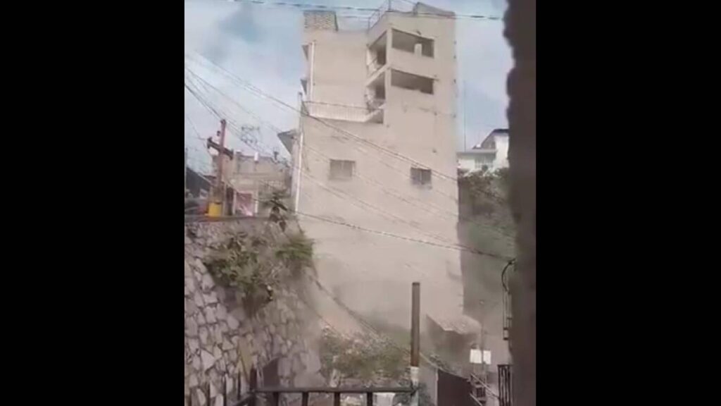 Edificio en Naucalpan está a punto de colapsar.