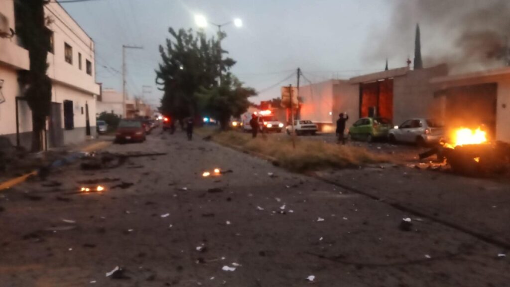 Explota coche bomba afuera de la SSP de Acámbaro, Guanajuato; hay 3 heridos