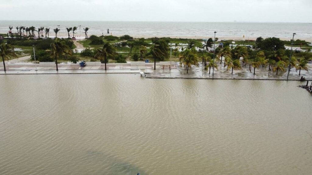 Yucatán reporta saldo blanco por huracán Milton.