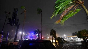 Imágenes y videos del huracán Erick y su impacto en el pacífico mexicano