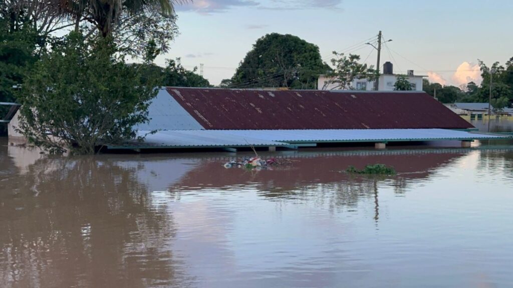 Inundaciones Dejan Casas Bajo El Agua En Coatzacoalcos