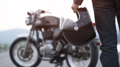 Pelea entre conductores genera accidente a una pareja motociclista. Getty Images